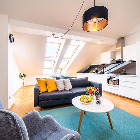 Luxurious Woodrow Wilson Apt In Prague Centre Luaran gambar