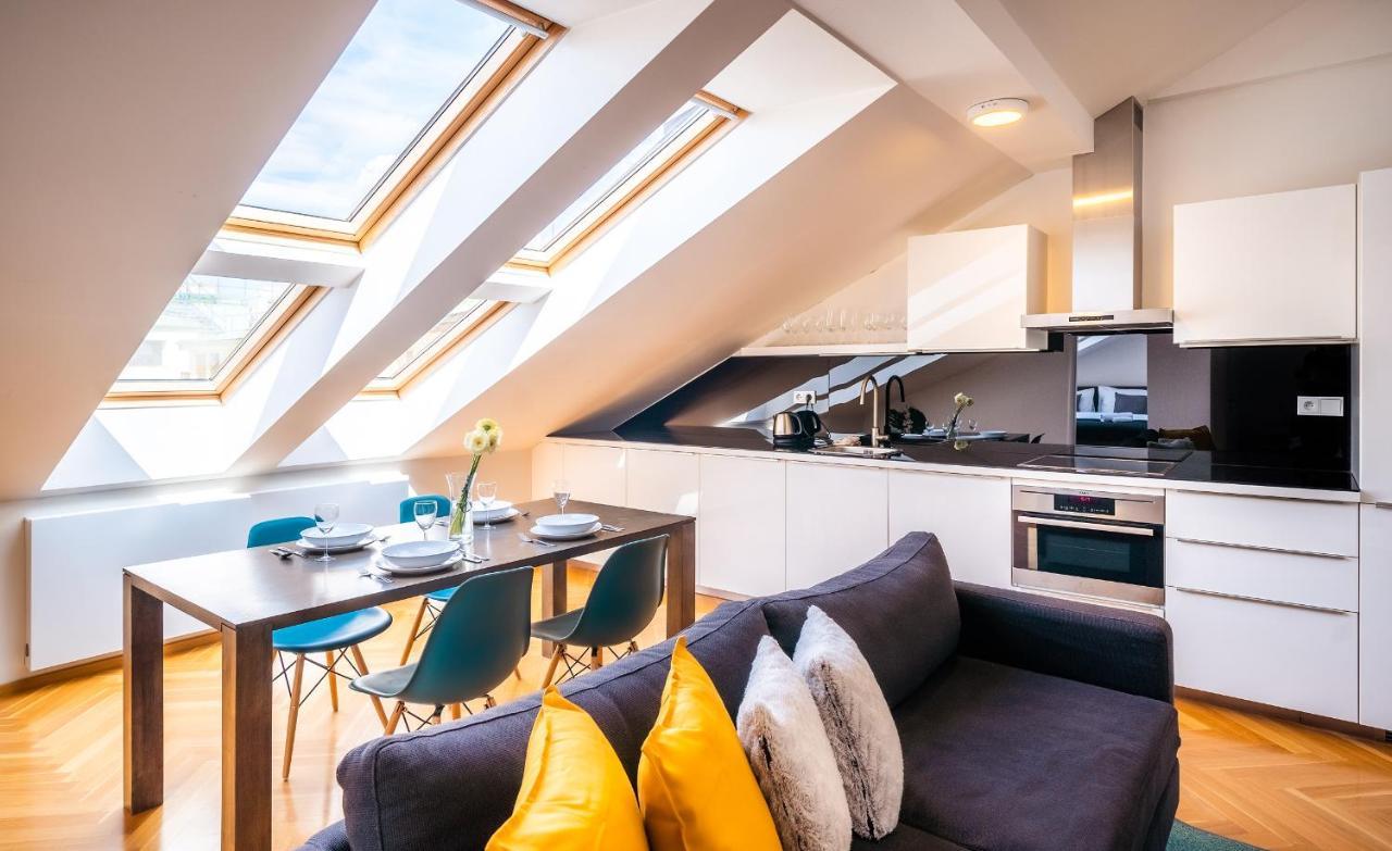 Luxurious Woodrow Wilson Apt In Prague Centre Luaran gambar