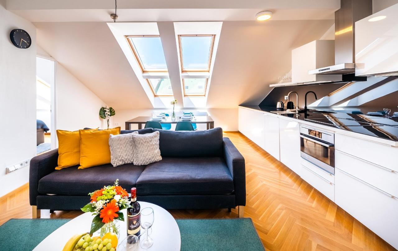 Luxurious Woodrow Wilson Apt In Prague Centre Luaran gambar