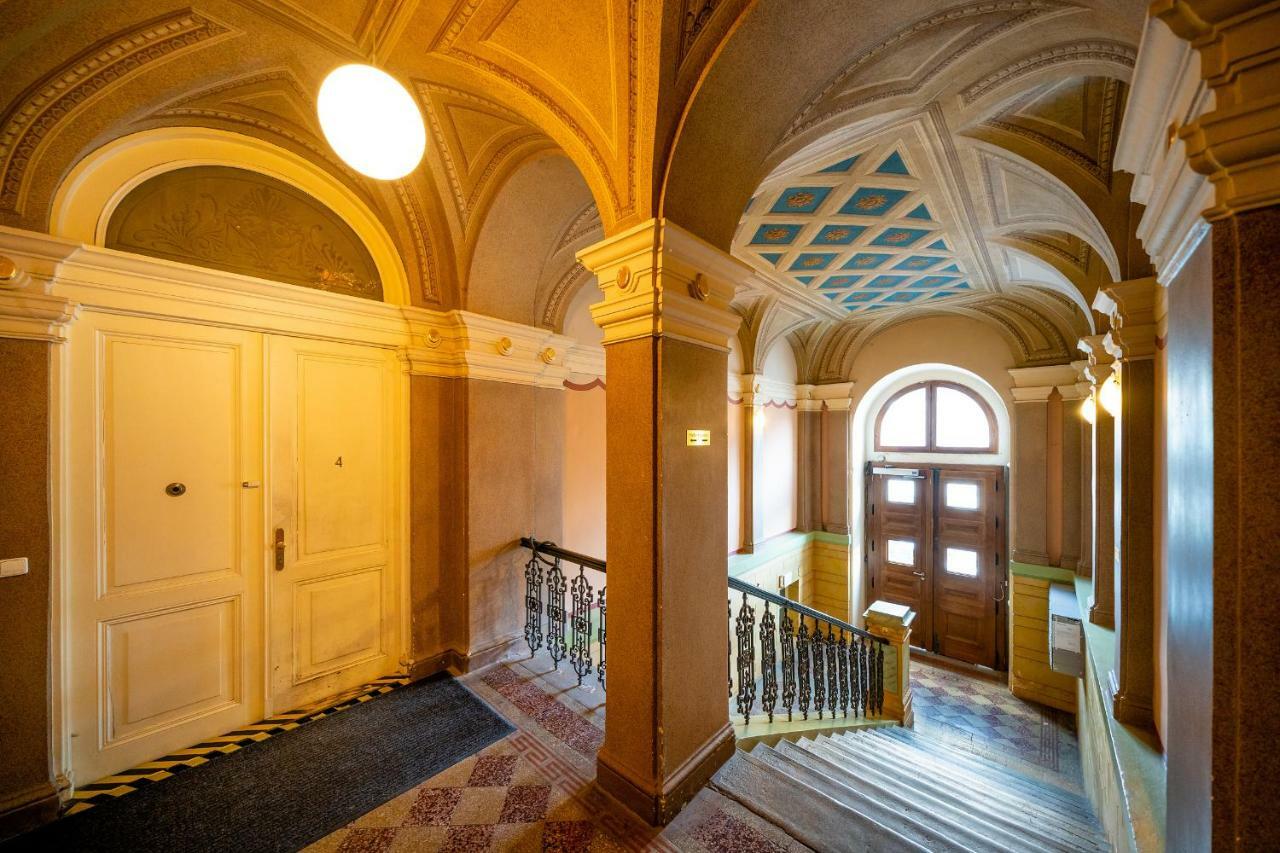 Luxurious Woodrow Wilson Apt In Prague Centre Luaran gambar