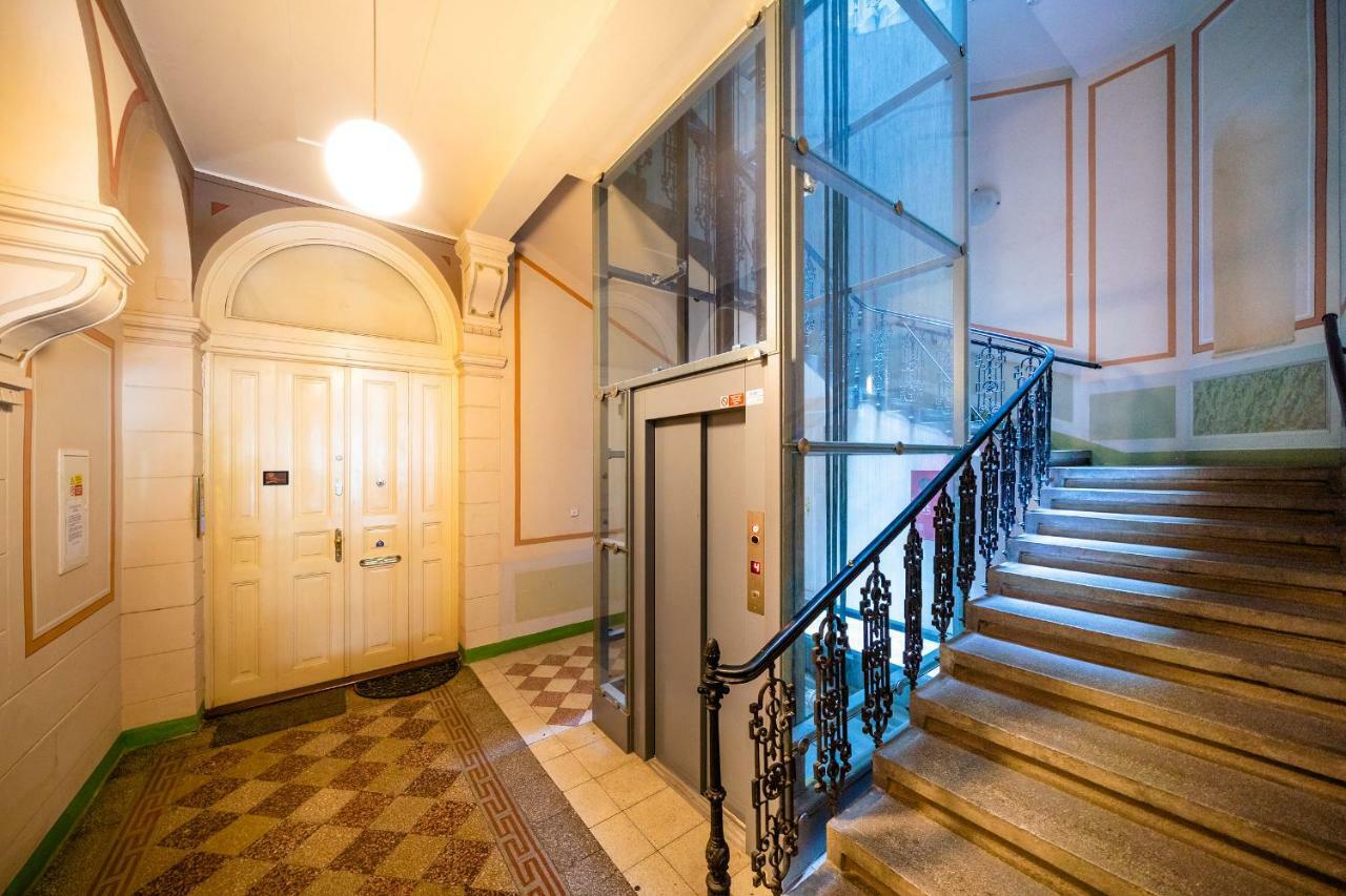 Luxurious Woodrow Wilson Apt In Prague Centre Luaran gambar